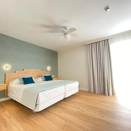 Esmeralda Maris By Livvo